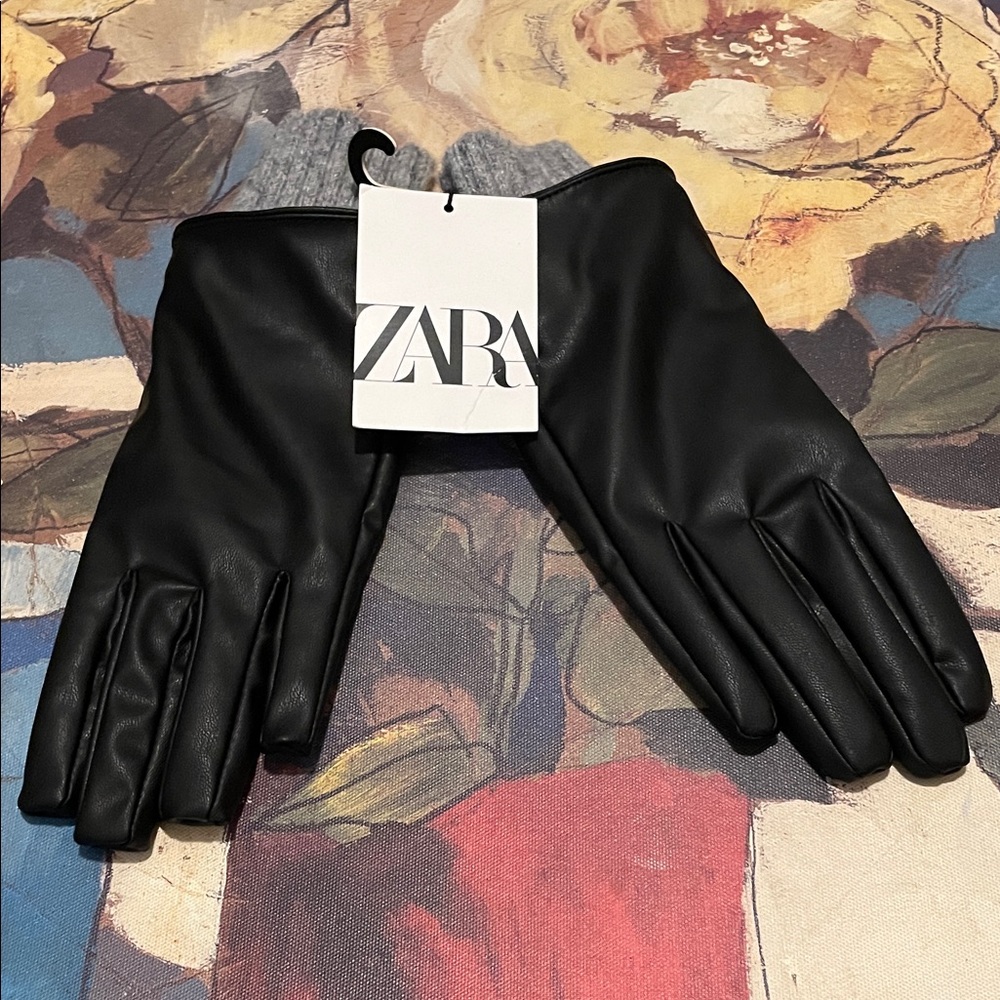Zara Gloves - Picture 1 of 6